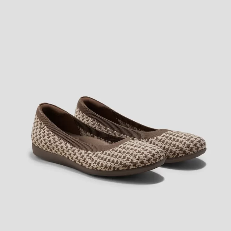 VIVAIA Walker | Claire Walker Round-Toe Flats In |