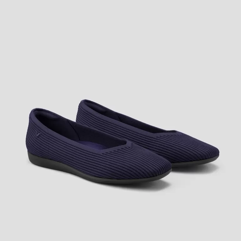 VIVAIA Walker | Margot WalkerLightweight Square-Toe V-Cut Flats In |