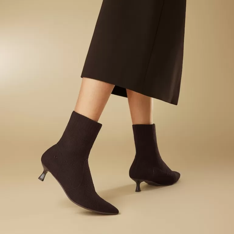 VIVAIA Sophia | Sophia Pointed-Toe Kitten Heel Ankle Boots In |