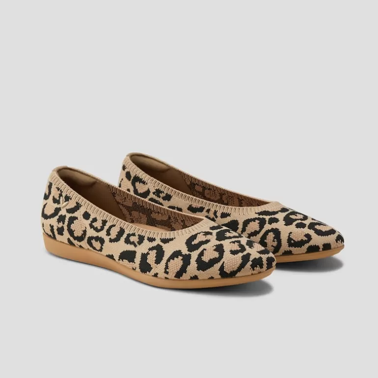 VIVAIA Walker | Tamia Walker Lightweight Almond-Toe Flat In |